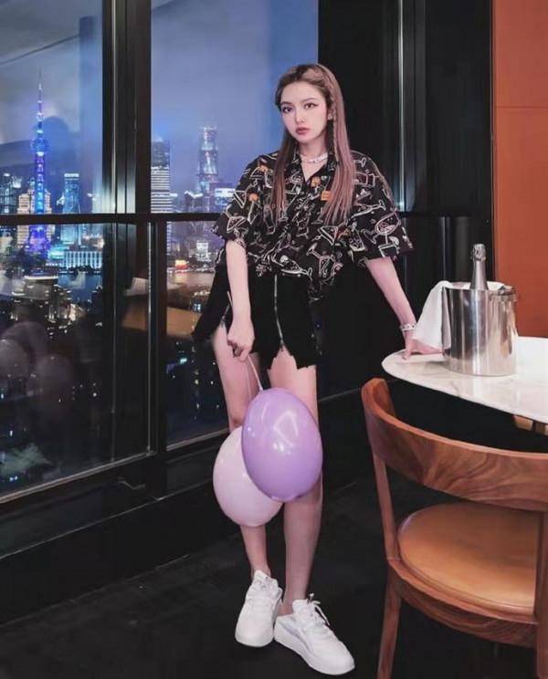 周揚青好會打扮,個子不高卻能穿出好比例,難怪能撩到富家公子哥 周揚青好會打扮,個子不高卻能穿出好比例,難怪能撩到富家公子哥