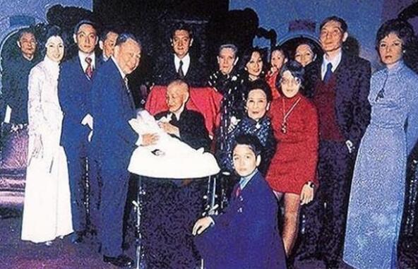 長相酷似蔣介石的曾孫蔣友松，參觀黃埔軍校時說：我家吃飯還這樣