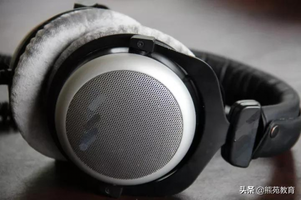 用專業的“監聽耳機”,建立正確的聽覺審美 用專業的“監聽耳機”,建立正確的聽覺審美