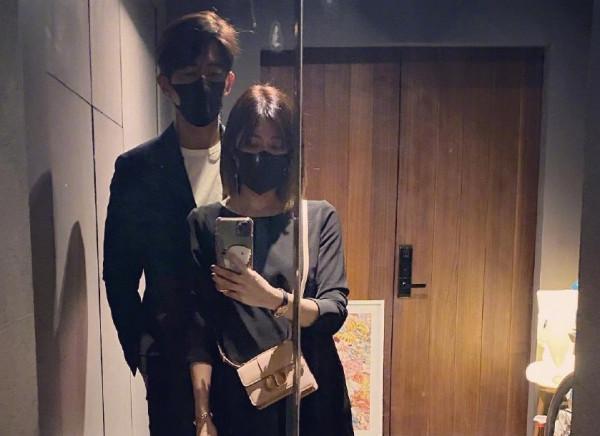 賈靜雯慶47週歲生日曬全家福!她真的好會生:三千金站那相當吸睛 賈靜雯慶47週歲生日曬全家福!她真的好會生:三千金站那相當吸睛