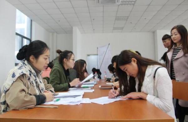 未來10年適合女生的專業，工作薪資待遇高還穩定，家有女兒享福了