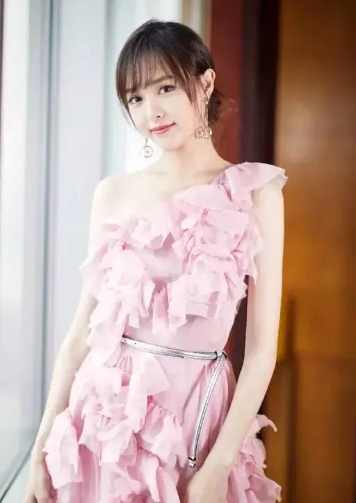 楊冪Pk唐嫣，誰更勝一籌呢？