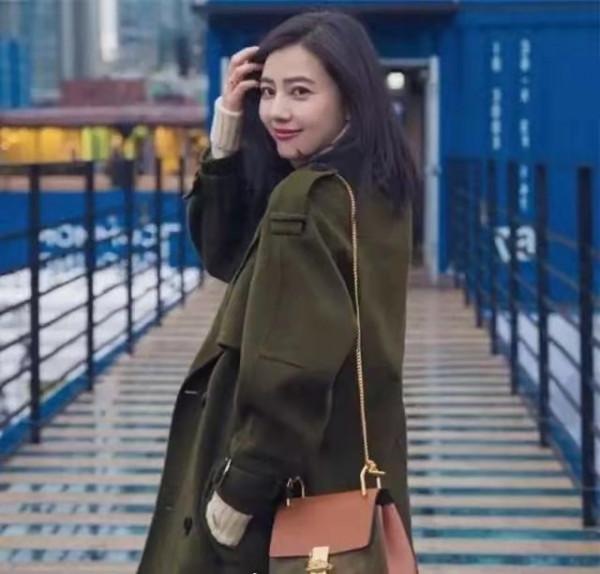 楊冪同款軍大衣時尚穿搭,高圓圓甜美,江疏影高冷,劉雯輕鬆駕馭 楊冪同款軍大衣時尚穿搭,高圓圓甜美,江疏影高冷,劉雯輕鬆駕馭