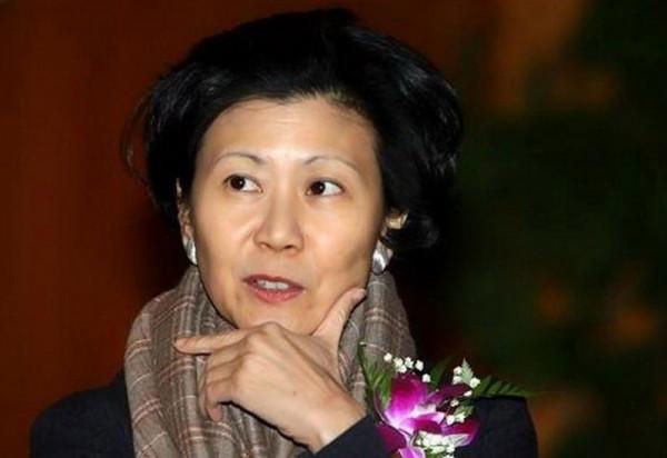 周凱旋：李嘉誠獨寵29年，幫助李嘉誠狂賺千億，她到底有多牛？