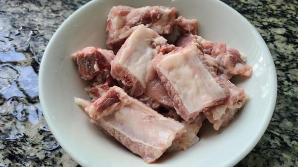 酸梅排骨,廣東人做出來就是好吃,味道特別又開胃,太下飯 酸梅排骨,廣東人做出來就是好吃,味道特別又開胃,太下飯