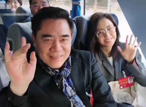 文代會眾星合影,陳寶國地位高,濮存昕蹺二郎腿,周濤鞠萍同框 文代會眾星合影,陳寶國地位高,濮存昕蹺二郎腿,周濤鞠萍同框