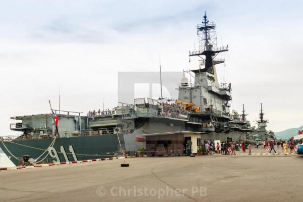 &OpenCurlyDoubleQuote;差克里&CenterDot;納呂貝特&rdquo;號航空母艦圖集（70圖）