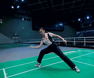 球場上被推身後被動瞬間化解 球場上被推身後被動瞬間化解