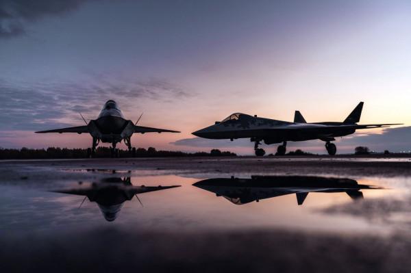 蘇75和蘇57同臺亮相，原來這麼大，隨後去迪拜秘密展示現場推銷