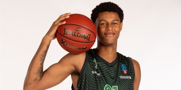 雷阿倫侄子，18歲，身高2米03！單場22分10板，他能進NBA嗎？