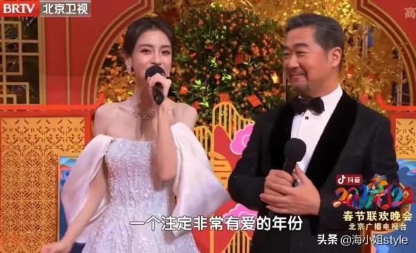 各大衛視春晚眾星雲集,Baby百萬珠寶搶鏡,楊冪百花裙奪人眼球 各大衛視春晚眾星雲集,Baby百萬珠寶搶鏡,楊冪百花裙奪人眼球