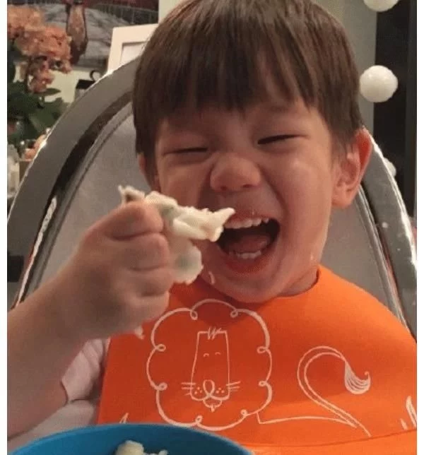 有種“基因”叫霍思燕兒子，幼時撞臉胡一統，如今模樣周正成男神