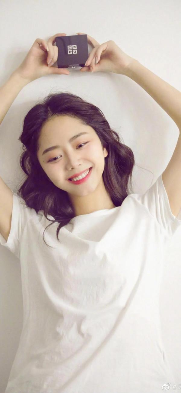 有喜歡譚松韻的嗎？30多歲的人，還是一幅娃娃臉，這才叫永遠18歲