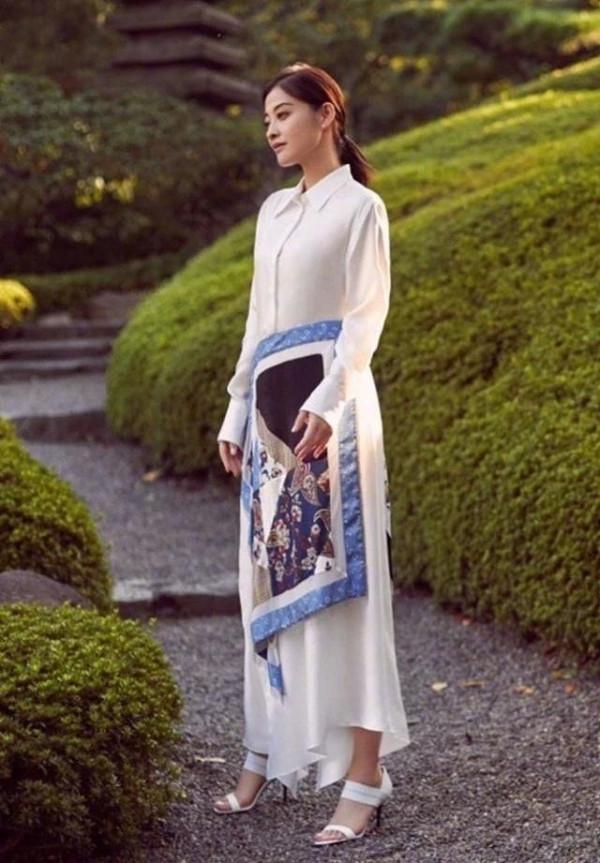 又到穿“襯衫”的季節，怎麼搭才優雅高階？梅婷的技巧很值得借鑑