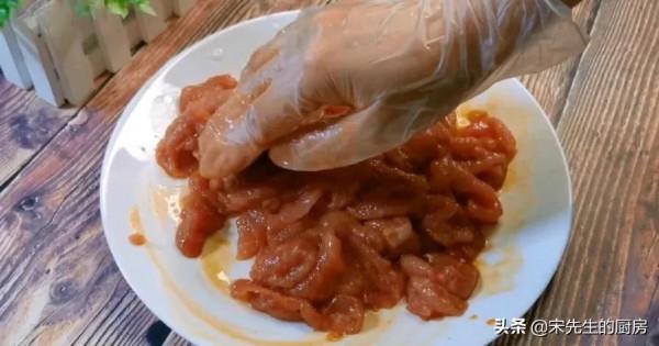 今天分享幾個小技巧~讓你做的水煮肉片也和外面飯點一樣口感嫩滑 今天分享幾個小技巧~讓你做的水煮肉片也和外面飯點一樣口感嫩滑