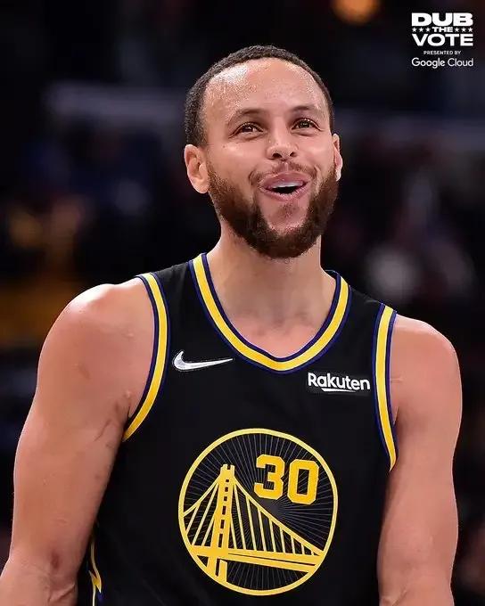 票數被詹姆斯反超，勇士急忙再幫庫里拉票