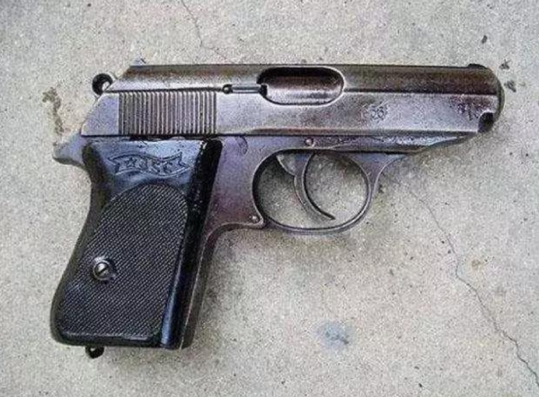 國產手槍的艱難研發史：64式手槍耽擱20年，77式大膽創新卻有缺陷