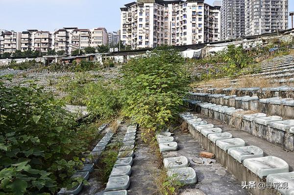 這個荒草叢生的重慶力帆足球場，會是更多俱樂部的結局嗎？