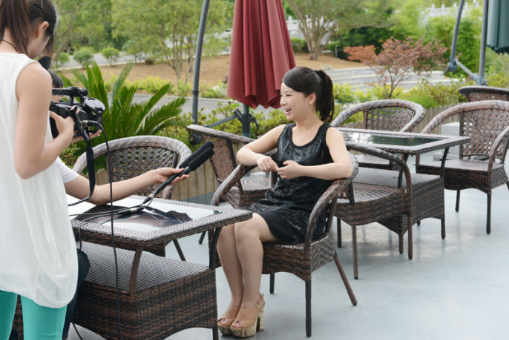 盲人歌手劉賽：24歲獲星光大道總冠軍，軍人丈夫願意捐獻眼睛