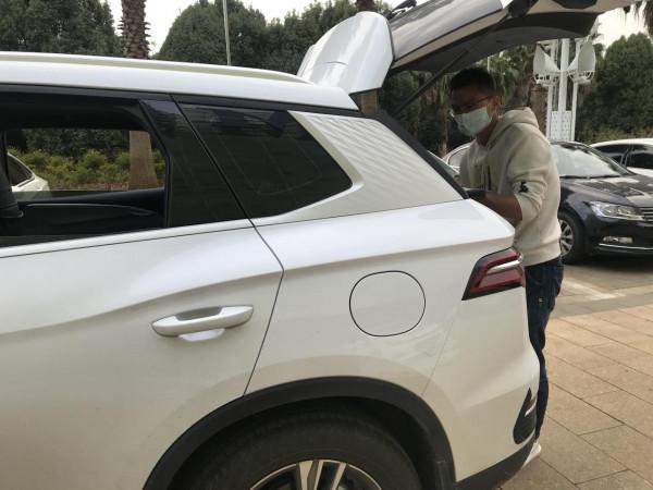 快電：行駛在新能源時代的網約車司機