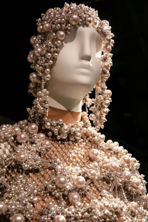 ​是我瘋了還是關曉彤真的變時髦了？