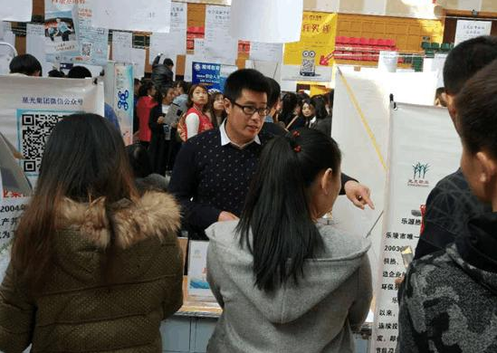 新型“啃老族”出現,父母還被“矇在鼓裡”,反而覺得孩子很上進 新型“啃老族”出現,父母還被“矇在鼓裡”,反而覺得孩子很上進