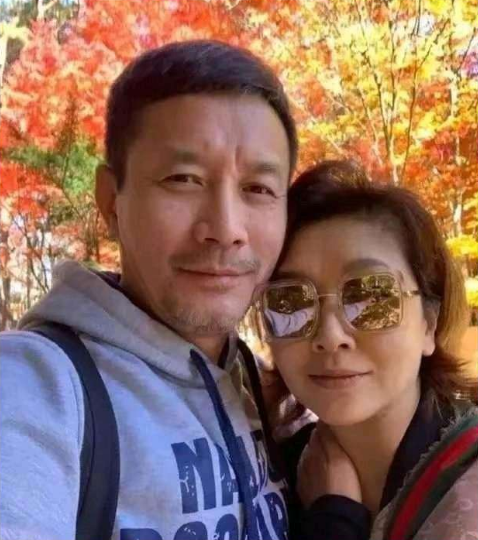 江珊：離婚後瀟灑人間，四度愛上硬漢，現和新丈夫快樂為伴