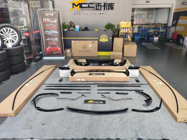 蘋果樹的徽章，賓士GT50改裝GT63 S先型特別版包圍、黃色安全帶