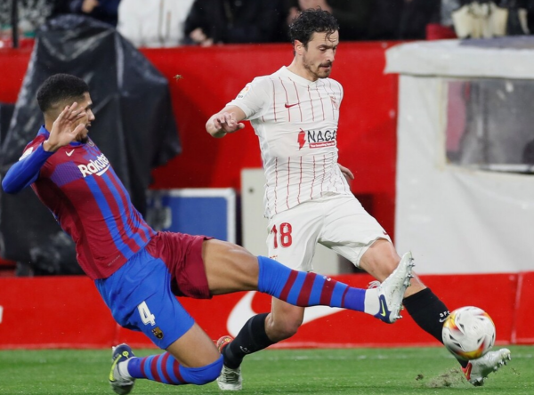 1-1！紅牌+進球被吹，登貝萊險些絕殺，哈維無奈，被皇馬甩開15分