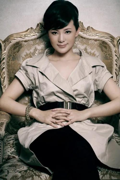 大器晚成的詠梅：氣質優雅，韻味十足（第3張年輕照片）