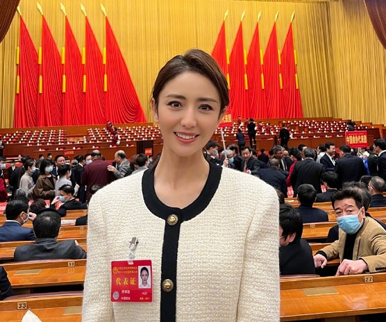 文代會合照曝光，佟麗婭氣質佳，鄧超偷偷踮腳，陳建斌做人低調