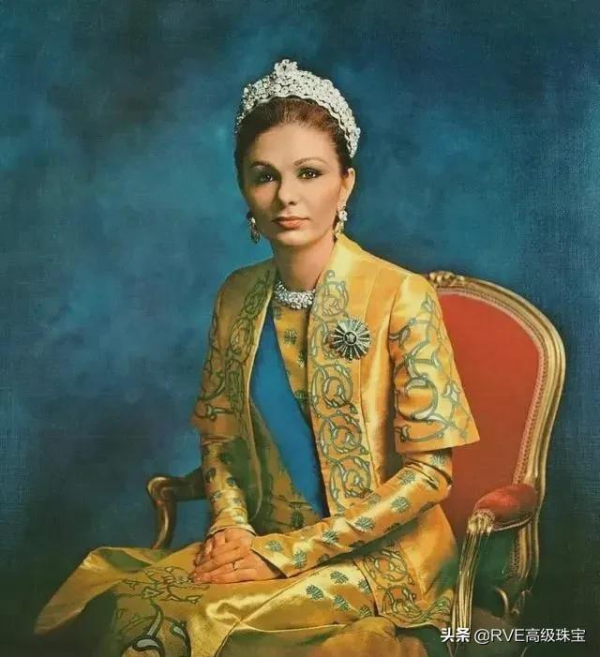 “伊朗玫瑰”法拉赫:靠變賣珠寶繼續富貴的末代王后 “伊朗玫瑰”法拉赫:靠變賣珠寶繼續富貴的末代王后