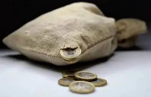 一個家庭的不幸,不是沒錢,而是逢人就說家裡的“3個秘密” 一個家庭的不幸,不是沒錢,而是逢人就說家裡的“3個秘密”