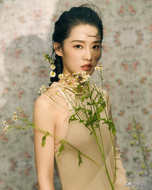 時尚優雅的李沁