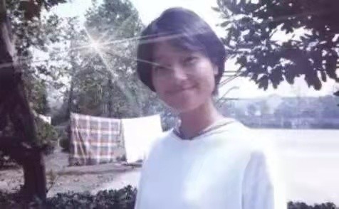 知名主持人朱丹：兩段婚姻兩個孩子，在卑微中幸福