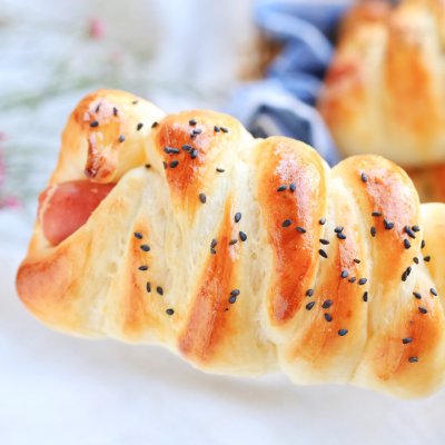 第一次嘗試熱狗麵包卷｜超級柔軟，沒想到這麼好吃