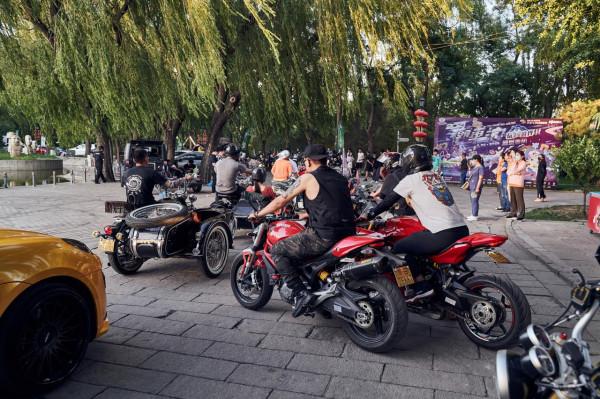 「活動聚會」世界公園潮車節 低趴改裝車一次看個夠