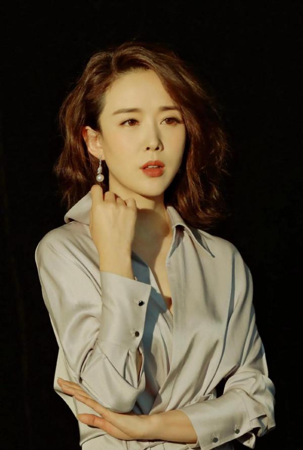 最美嫦娥顏丹晨亮相金雞獎