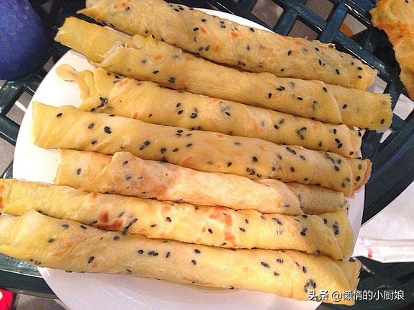 孩子想吃脆皮蛋卷，在家有鍋就能做，香甜可口，一捏就碎，酥掉渣