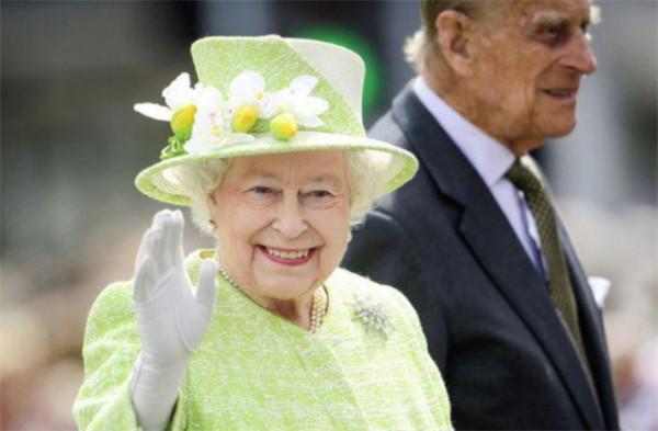 是詛咒還是悲哀?英國女王出門帶血袋,美國總統車上放著半升血 是詛咒還是悲哀?英國女王出門帶血袋,美國總統車上放著半升血