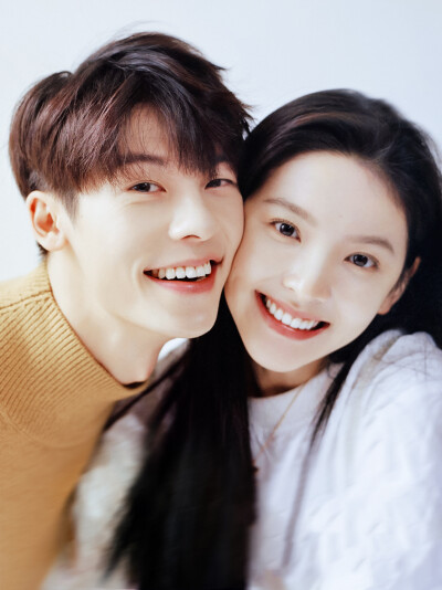 楊紫新劇，和5位天然臉女配同臺比美，誰心虛了？