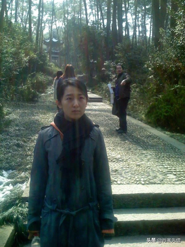 劉喜喜與富豪老公離婚後，離開富人遊戲圈，靠賣棗糕年入30萬