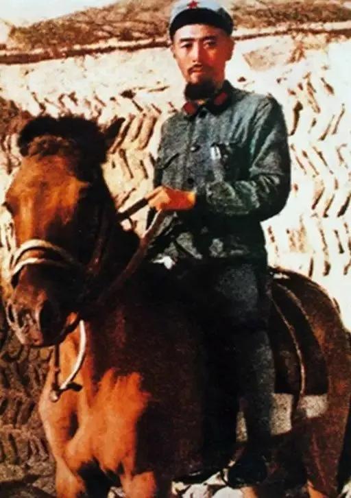 1976年1月8日，敬愛的周總理與世長辭，他一生為國為民，鞠躬盡瘁