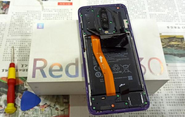 數碼小白手機壞了找維修，師傅要價幾百，十塊錢買根線自己修好了