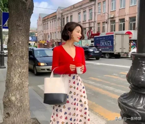 小個子女生冬天怎麼穿？毛線衣+裙子，選對了，顯高10釐米