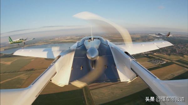 資訊 | 搭載寶馬引擎，目標續航1000公里！AirCar飛行汽車獲適航證