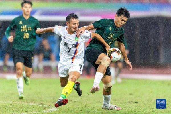 全運會U20男足決賽後,新疆隊拉起感人橫幅:向全國人民致敬,大美新疆歡迎您 全運會U20男足決賽後,新疆隊拉起感人橫幅:向全國人民致敬,大美新疆歡迎您