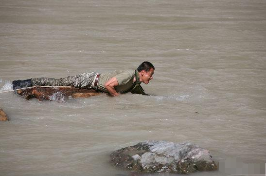 王挺：半路做演員，被批演技不成熟，今在《夜&CenterDot;花火》中演男一號