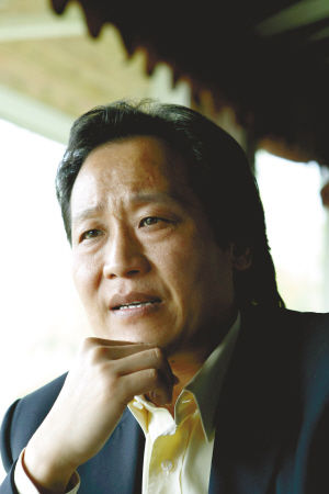 改了國籍的8位著名明星，李連杰張鐵林在列