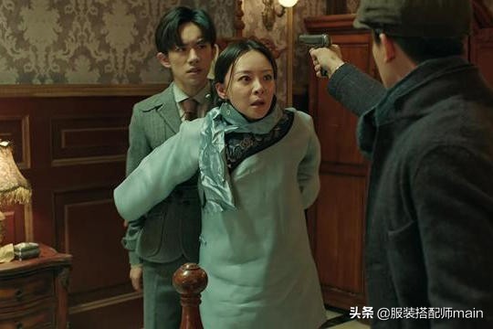 昔日上戲班花，演過迪麗熱巴、羅晉的母親，父親更是國家一級演員